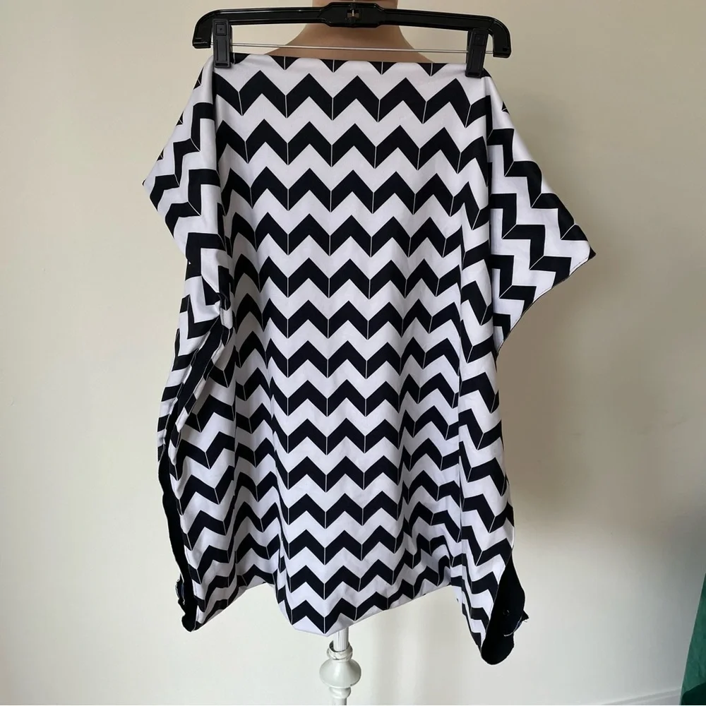 Lululemon Vinyasa Scarf Luon Light Arrow Chevron White Black Snap Button EUC OS